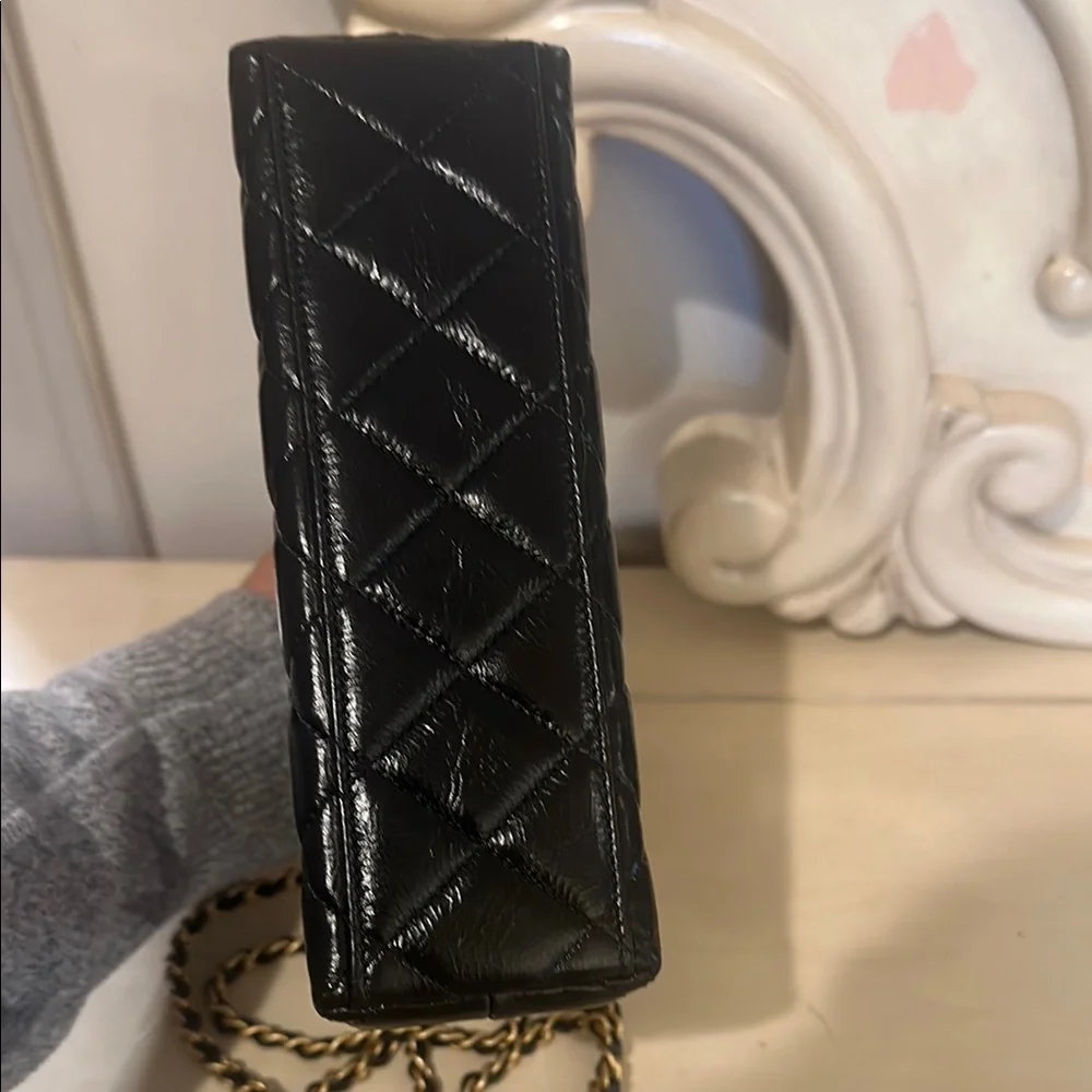 Chanel Black Quilted Handbag - Picture 4 of 16